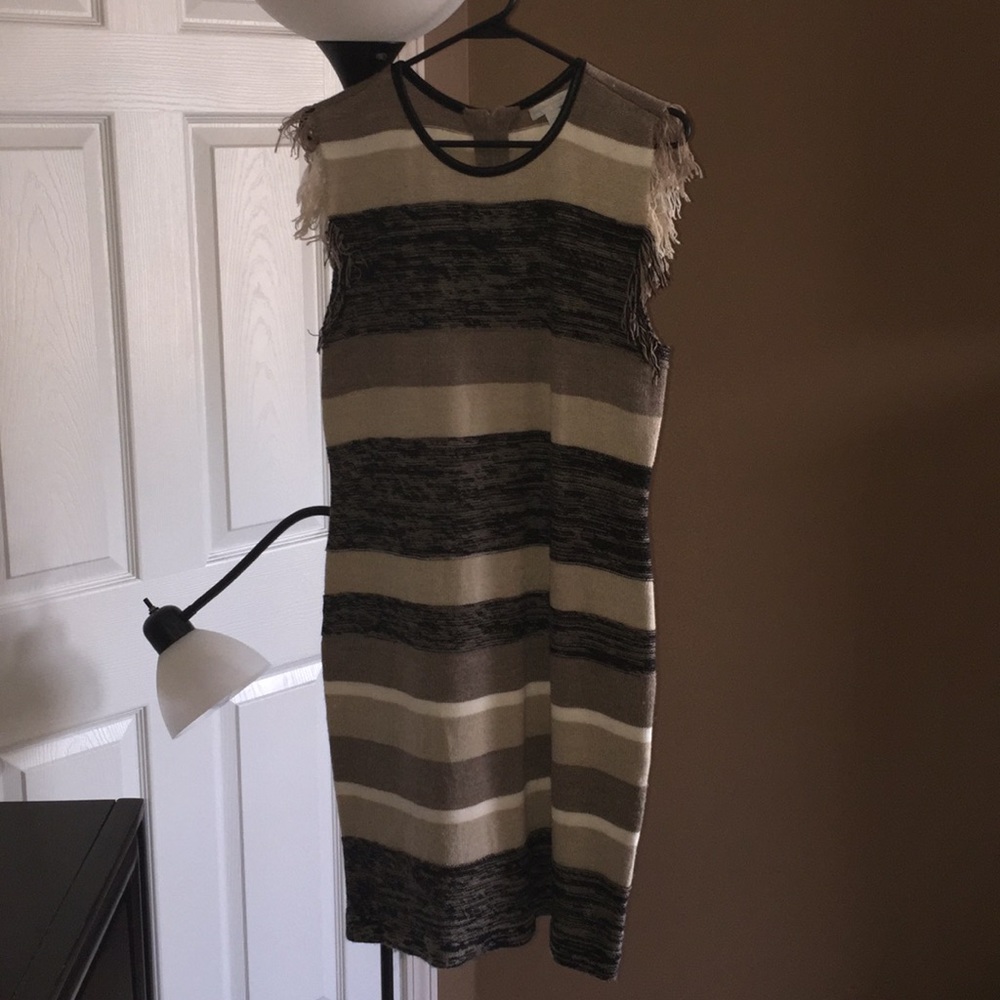 Dress - Picture 3 of 3